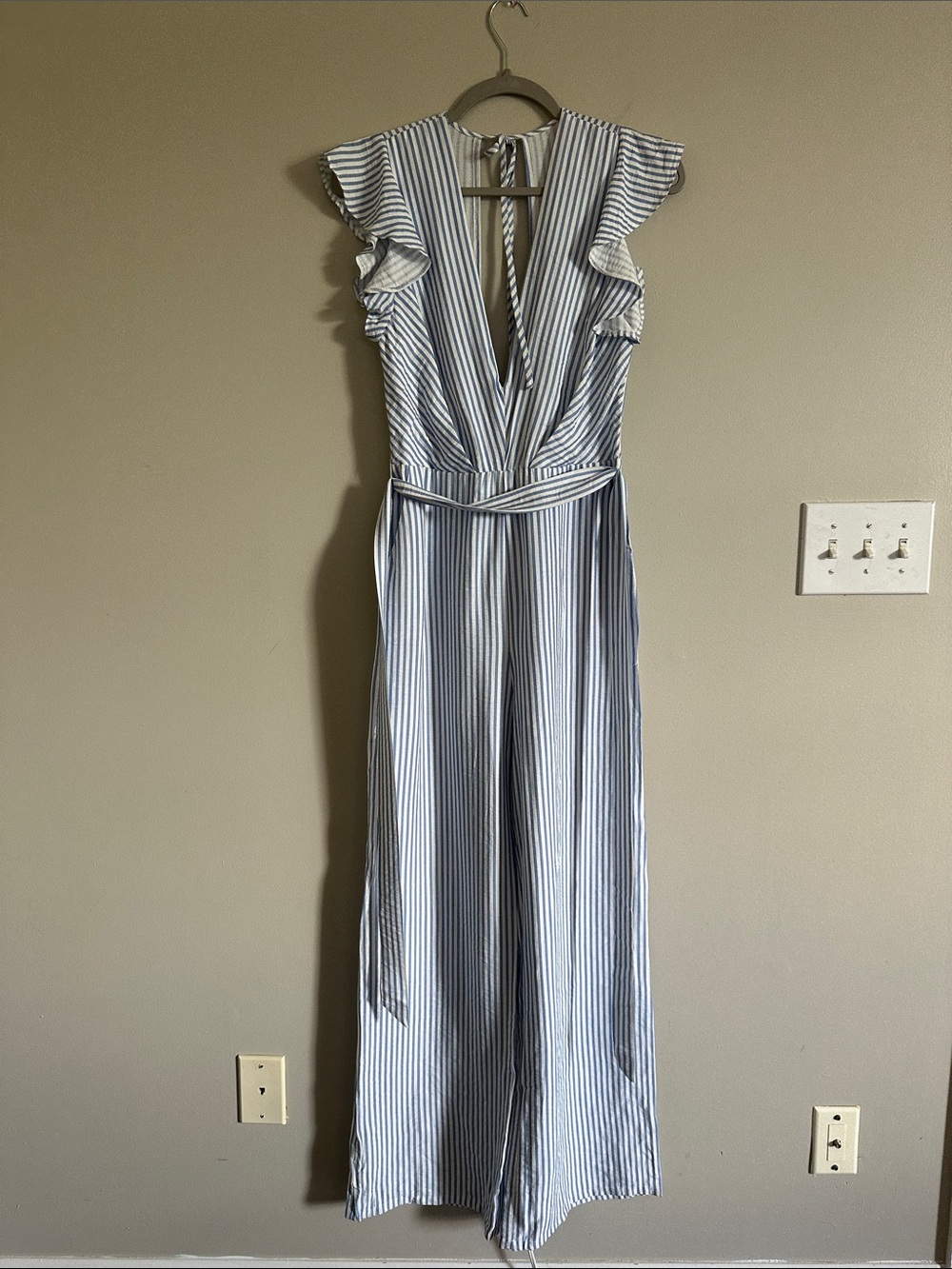 NWT Ruffled open back striped jumpsuit - Picture 11 of 15